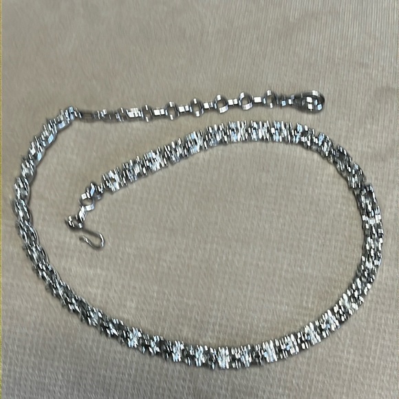 Cora Jewelry - Vintage “Coro” brand silver tone necklace. Exc vintage cond. Signed.